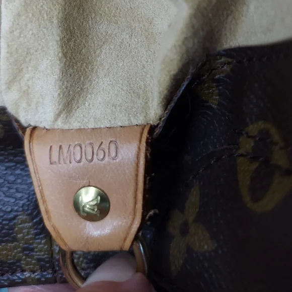 Louis Vuitton Monogram Luco Tote - Picture 9 of 16